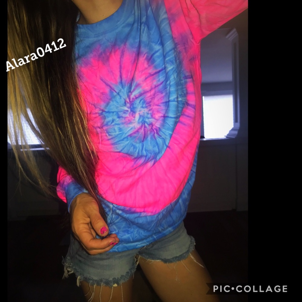 GILDAN TIE DYE SPIRAL LONG SLEEVE TOP NEON SMALL
